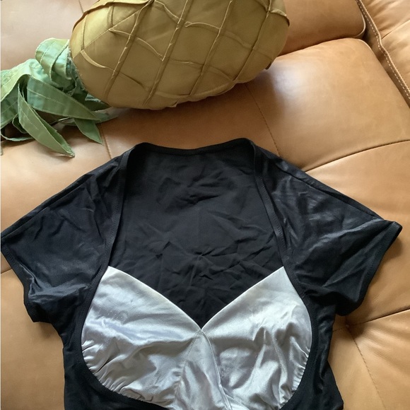 Trulo collection  short stretchy shirt crop top. - Picture 4 of 5